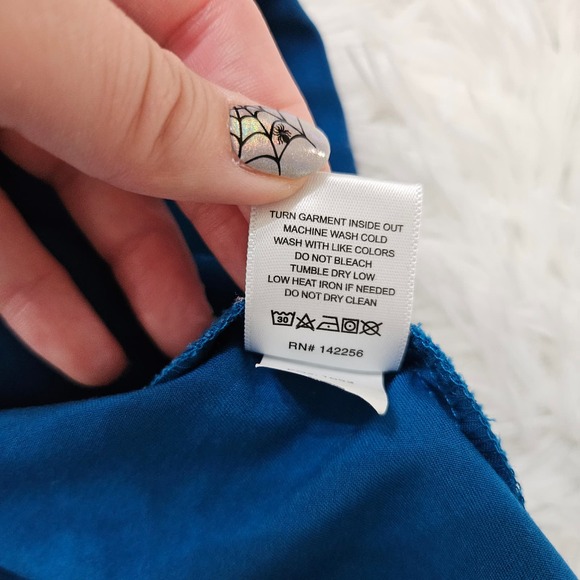 FIGS Cobalt Blue V-neck Short Sleeve Scrub Top. Size S Pockets Medical - Picture 8 of 9